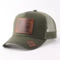 Gorra trucker verde con parche de cuero de tractor, parte trasera de malla, casual. - Ajustable / Estilo Parche Cuero Camión (BQ657) / Verde Oscuro