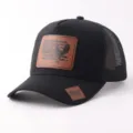 Gorra de camionero negra con parche de cuero gallo malla transpirable estilo casual - Ajustable / Estilo Parche Cuero Gallo (BQ657) / Negro