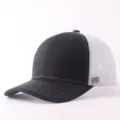 Gorra trucker clásica en color negro y blanco con malla transpirable y visera curvada. - Ajustable / Negro Sólido Malla Blanca