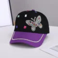 Gorra de béisbol con mariposa de diamantes de imitación negra y morada, elegante. - Ajustable / Mariposa Colorida / Patchwork Negro y Púrpura