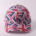 Vista detallada de la gorra de béisbol con estampado digital y visera curva clásica única. - Ajustable / Estilo Estrella Geométrica Bandera Americana Fondo Blanco
