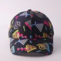 Gorra de beisbol con estampado digital geometrico retro y visera curva casual. - Ajustable / Estilo Olas Leopardo Retro de los 80 90 Fondo Negro