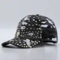 Camouflage honkbalpet voor dames, stijlvolle pet met metalen studs voor dagelijks. - Verstelbaar / Grijs-Wit Camo - Ronde Klinknagels
