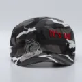 Vue détaillée de casquette plate camouflage avec broderie rouge et patch chat strass. - Réglable / Camouflage Gris