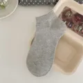 Damen graue kurze Knöchelsocken, Sommer dünne atmungsaktive einfarbige Freizeit Socken. - Damen 35-39 / Grau