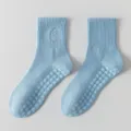 Calcetines de yoga antideslizantes azul claro para mujer pilates fitness estilo ballet algodón - Letras Azules