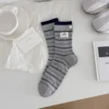 Chaussettes mi-hautes rayées gris et marine style coréen avec étiquette tissu. - Taille unique / Gris foncé