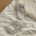 Calcetines de algodón gris crema con motivo de dibujos animados, gato 3D y lunares. - Talla única / Gris claro - Lunares pequeños