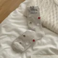 Calcetines de mujer gris crema con animal 3D y lunares de colores, diseño tierno y comodo. - Talla única / Gris claro - Lunares grandes