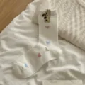 Calcetines blancos de algodón bonitos con orejas 3D y corazones de color para mujer. - Talla única / Blanco Corazón