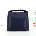 Borsa termica porta pranzo blu scuro lunch bag con chiusura a rotolo e fibbia resistente. - Blu Navy