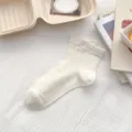 Einfarbige weiße, dünne, atmungsaktive Kurzsocken für Damen, bequemes Design für den Sommer. - Einheitsgröße / Weiß