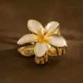 Close-up detail of a golden frangipani hair claw clip with white enamel petals. - Plumeria Style / 5.5cm / White