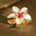 Elegant gold metal hair claw clip with a white and pink frangipani flower design. - Regular Fit / 5.5cm / Outer White