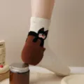 Süße Cartoon schwarze Katzen Damen Socken mit gemütlichem bunten Fleckendesign. Weich atmungsaktiv. - Einheitsgröße / Unterteile / Beigefarbene Basis