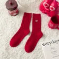 Rote gerippte Baumwoll-Damensocken mit süßer Bärenstickerei, festlich für den Winter. - Damen 35-39 / Bärenstickerei