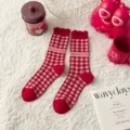 Rote karierte Vintage-Baumwollsocken für Damen, festliche Wintersocken, atmungsaktiv. - Damen 35-39 / Karierte Rüschenmanschette
