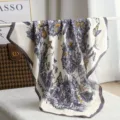 Luxueuze 70cm moerbeizijde vierkante sjaal met elegante vlinder en bloemen print. - H01