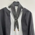 Chique kralen zijden sjaal voor dames, veelzijdige halsdoek en modieus lente-accessoire. - Klassiek Geometrisch