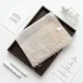 Luxe zijde lurex mix sjaal met handgeknoopte franjes, elegante lichtgewicht omslagdoek. - Zijdemix - Lichtgeel