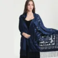 Elegante blauwe fluwelen sjaal met franjes voor dames, perfect voor avondjurken of dagelijks gebruik. - Marineblauw