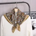 Vintage paisley print τετραγωνικό μαντήλι, κομψό βελούδινο μαντήλι σε καφέ παραλλαγή. - 70SR-13-11