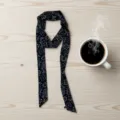 Zwarte bedrukte smalle zijden sjaal, stijlvol lint voor tassen en nek accessoire. - Bedrukte Stijl (PL251008-5*190-20)