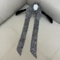 Zwarte en witte luipaardprint skinny sjaal, chique smalle twilly voor dames, veelzijdige halsdoek. - SD140 - zwarte kleine luipaardprint