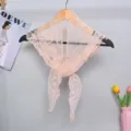 Roze kant geborduurde driehoek sjaal voor dames, vintage gelaagde decoratieve omslagdoek. - Driehoekige sjaal van kant met vlinderbloemen - roze