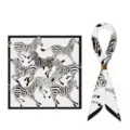 Schwarzer und weißer Zebradruck Samtquadrattuch für einen stilvollen Frühlingslook. - Stil 13