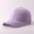Gorra de béisbol de algodón liso en color morado claro, sombrero de sol clásico y casual. - Ajustable / Parte Superior Dura Lisa / Violeta Claro