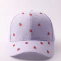 Stilvolle lila Netz-Baseballkappe mit funkelnden Strasssteinen und süßen Kirsch-Motiven. - Verstellbar / Frische kleine Kirschen – Lila