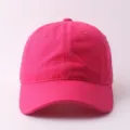 Gorra de béisbol de algodón rosa liso, visera rígida clásica para protección solar diaria. - Ajustable / Parte Superior Suave Lisa / Rosa rojo