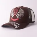 Casquette trucker marron avec broderie tête de mort, dos en maille et visière incurvée. - Réglable / Tête de dragon de feu - Marron