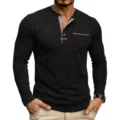 Vue détaillée du t-shirt à manches longues Henley pour hommes avec boutons contrastés. - Noir