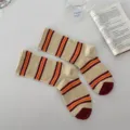 Calzini medi in cotone a righe rétro da donna, stile casual autunnale vintage alla moda. - Taglia unica / Giallo