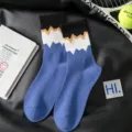 Men stylish mid-tube cotton socks featuring trendy chevron wave pattern for casual wear. - Men's 39-43 / Gradient