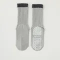 Graue Anti-Rutsch Yoga Socken mit Silikonnoppen, verdickte Fitness Sportsocken für Damen - Einheitsgröße / Hellgrau