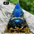 Handgefertigte Orgonit-Pyramide mit blauen Kristallkugeln, Goldfolie und Steinen A1 - A1 Lapis Lazuli + Obsidian Gravel / 5cm