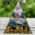Natürliche Amethyst Kristallkugel Harz Pyramide mit Lebensbaum Symbol und Goldfolie - A2 Amethyst + Obsidian Gravel / 5cm