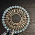 Ornement décoratif œil de démon argenté avec pierres bleues pour les plats de sashimi haut de gamme. - Style Bleu Clair Argent 1