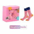 Kreative rosa Socken mit buntem Donut-Muster in einer Geschenkbox, 1 Paar Packung - Einheitsgröße / Donut Stil / 1 Paar/Packung / Rosa