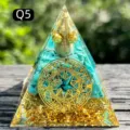 Handmade turquoise crystal resin pyramid with gold foil and mystical geometric symbol - Turquoise + Copper Wire (Q5) / 5cm