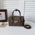 Braune Wildleder-Boston-Bag mit Tragegriff und Metallschloss. Stilvolle Umhängetasche. - Ohne Anhänger / Grün