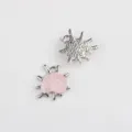 Schelp hanger detailopname, legering en roze hars sieraden bedel voor DIY ketting oorbellen maken. - Roze