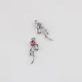 Vista dettagliata del ciondolo con fiocco in lega argentata con zircone per gioielli. - Set da 20 Pezzi / Base Argento Strass Rosso Rosa