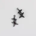 Pendentif double étoile en alliage gris canon avec oxydes de zirconium violets pour bijoux. - Base Noir Fusil Strass Violet