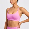 Reggiseno sportivo da donna rosa con spalline sottili e coppe rimovibili per yoga e fitness. - Taglia S / Rosa