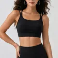 Reggiseno sportivo nero imbottito con spalline sottili, top yoga fitness traspirante. - Reggiseno nero