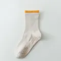 Calcetines de yoga antideslizantes para mujer, algodón transpirable con puntos de agarre para fitness. - Talla 36-41 / Caqui Claro